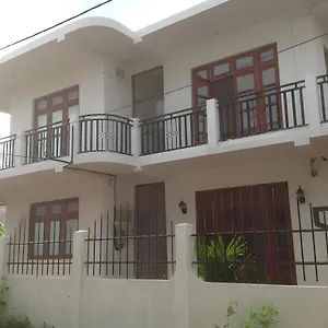 https://araliya-blue-beach-view-hotel.kandyhotelsnow.com